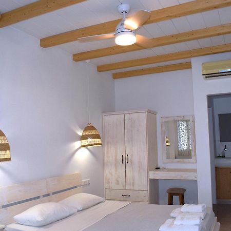 Κalamitsi Rooms & Apartments Kímolos Eksteriør billede