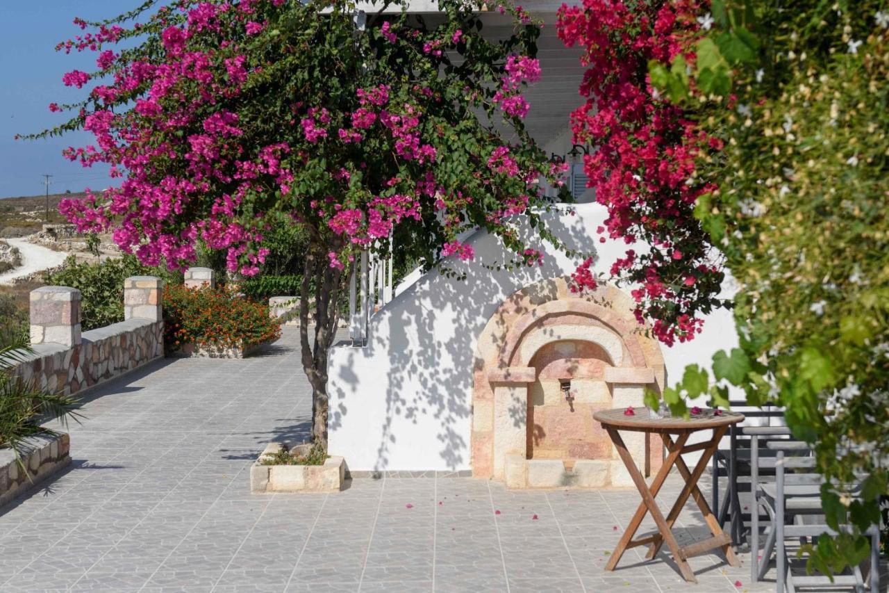 Κalamitsi Rooms & Apartments Kímolos Eksteriør billede