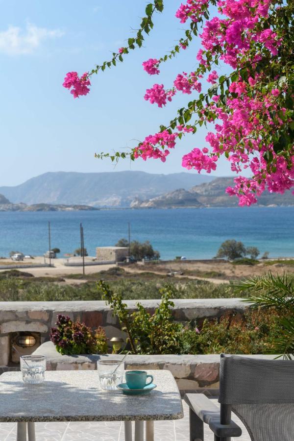 Κalamitsi Rooms & Apartments Kímolos Eksteriør billede