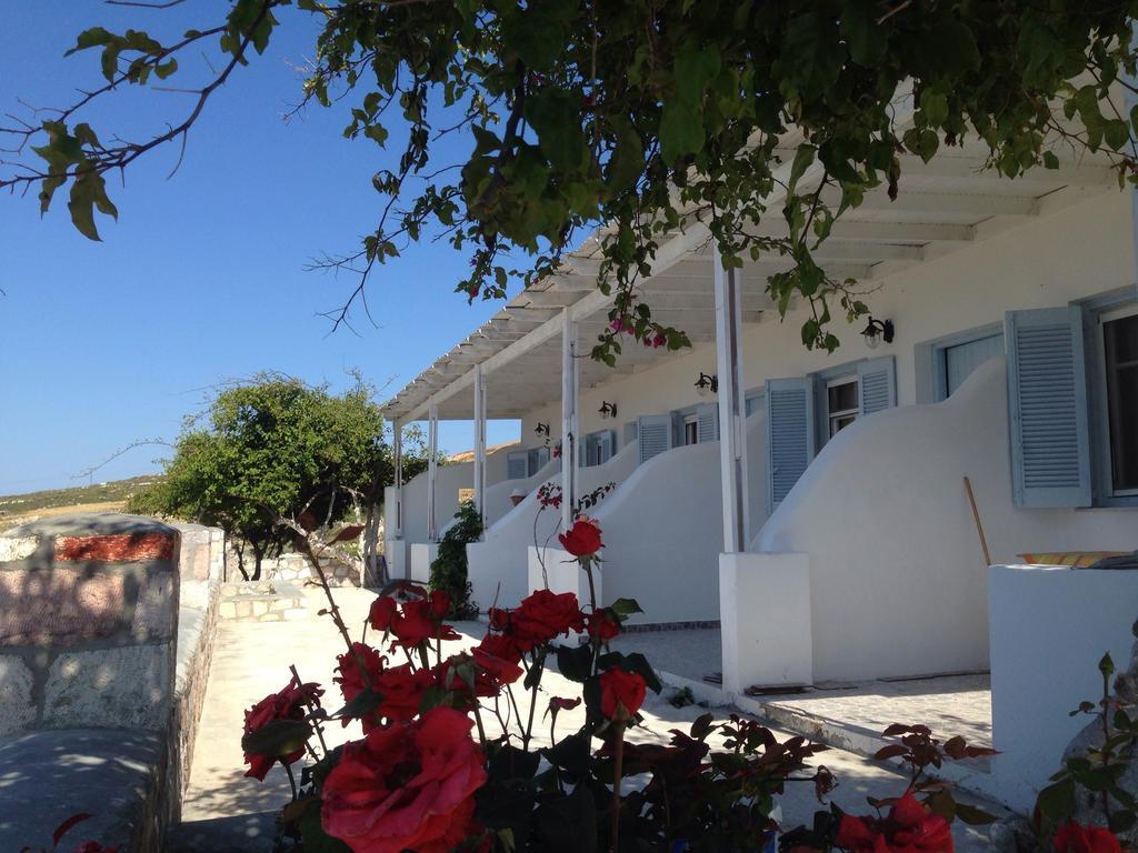 Κalamitsi Rooms & Apartments Kímolos Eksteriør billede
