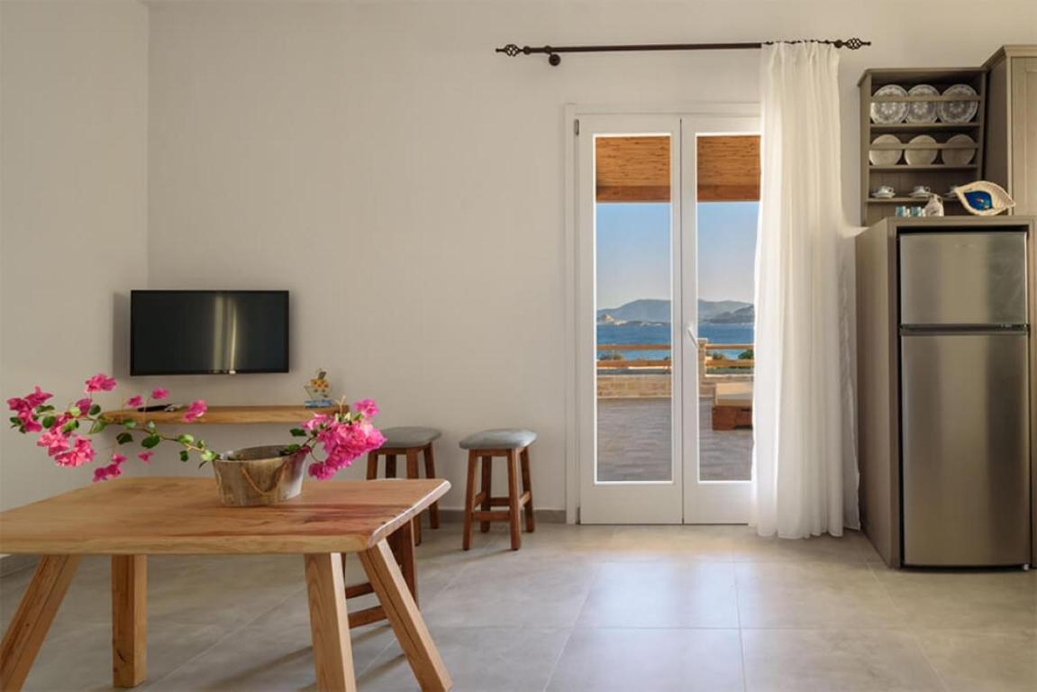 Κalamitsi Rooms & Apartments Kímolos Eksteriør billede