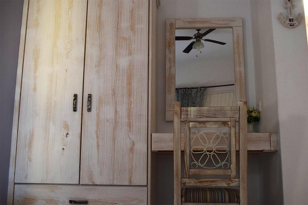 Κalamitsi Rooms & Apartments Kímolos Eksteriør billede
