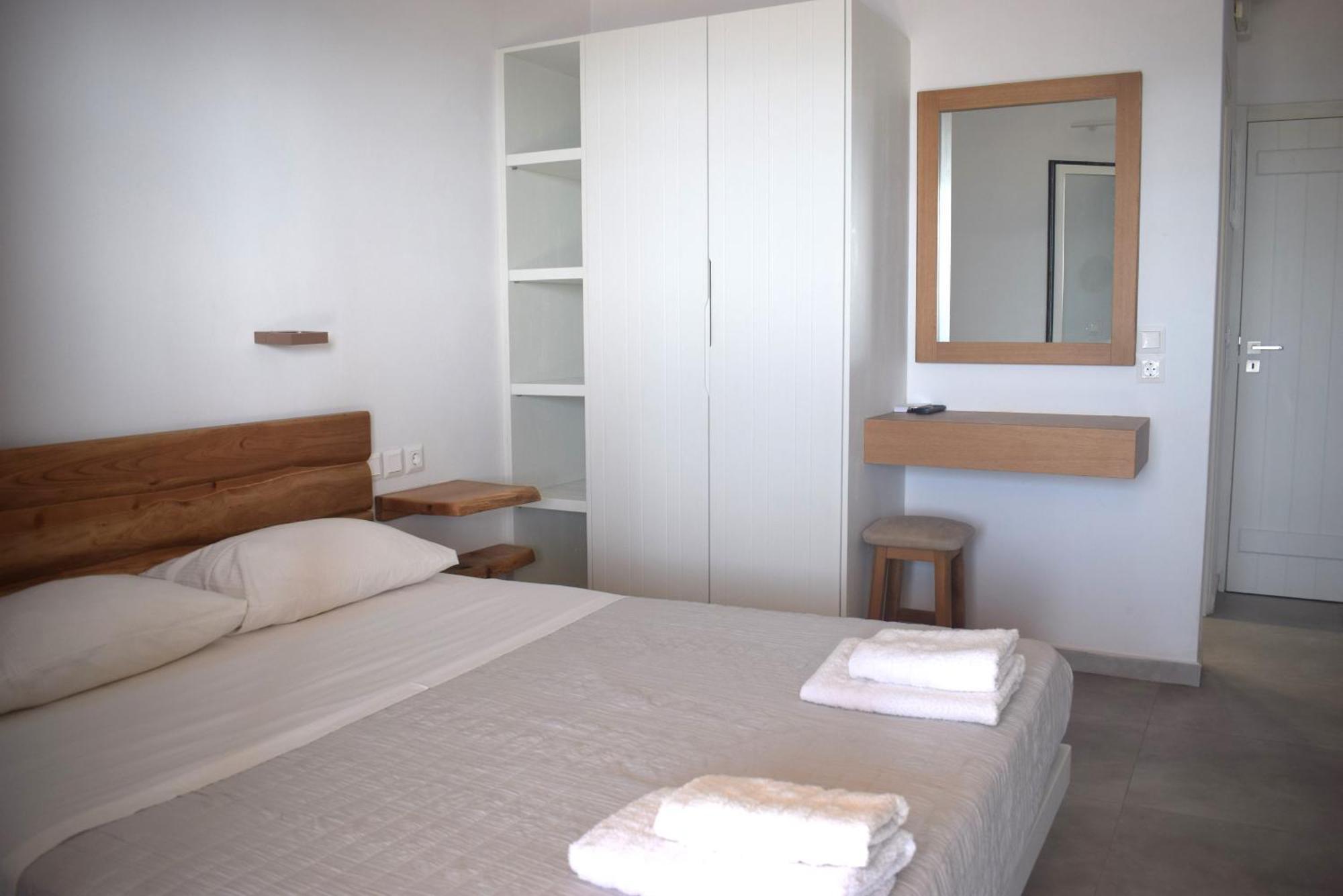 Κalamitsi Rooms & Apartments Kímolos Eksteriør billede