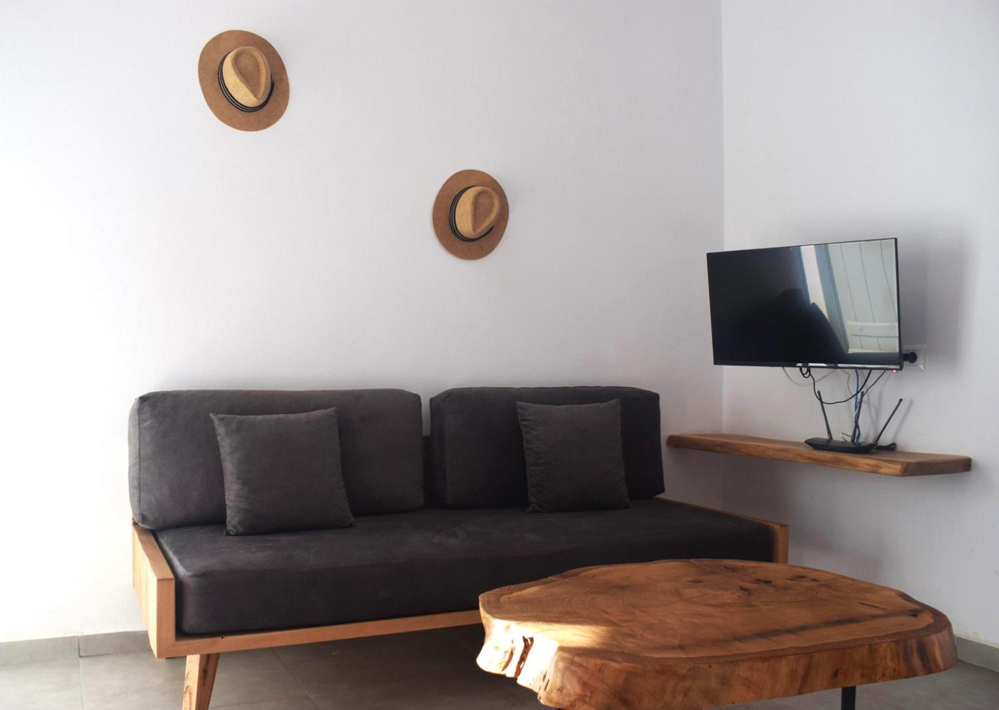 Κalamitsi Rooms & Apartments Kímolos Eksteriør billede