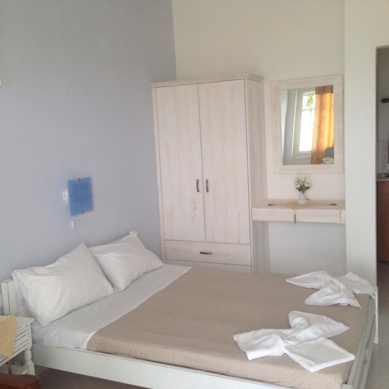 Κalamitsi Rooms & Apartments Kímolos Eksteriør billede