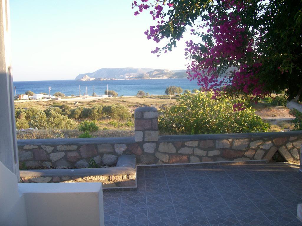 Κalamitsi Rooms & Apartments Kímolos Eksteriør billede