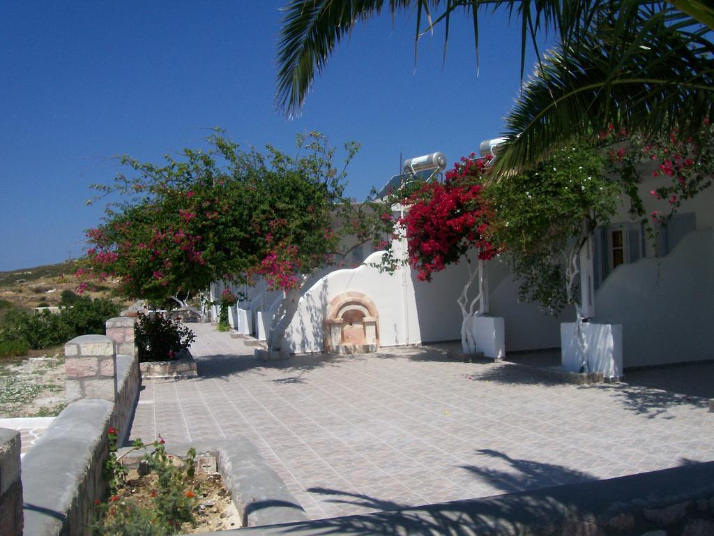 Κalamitsi Rooms & Apartments Kímolos Eksteriør billede