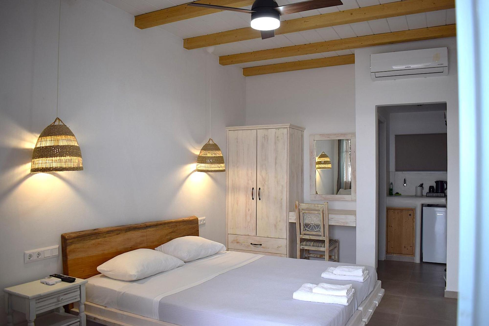 Κalamitsi Rooms & Apartments Kímolos Eksteriør billede
