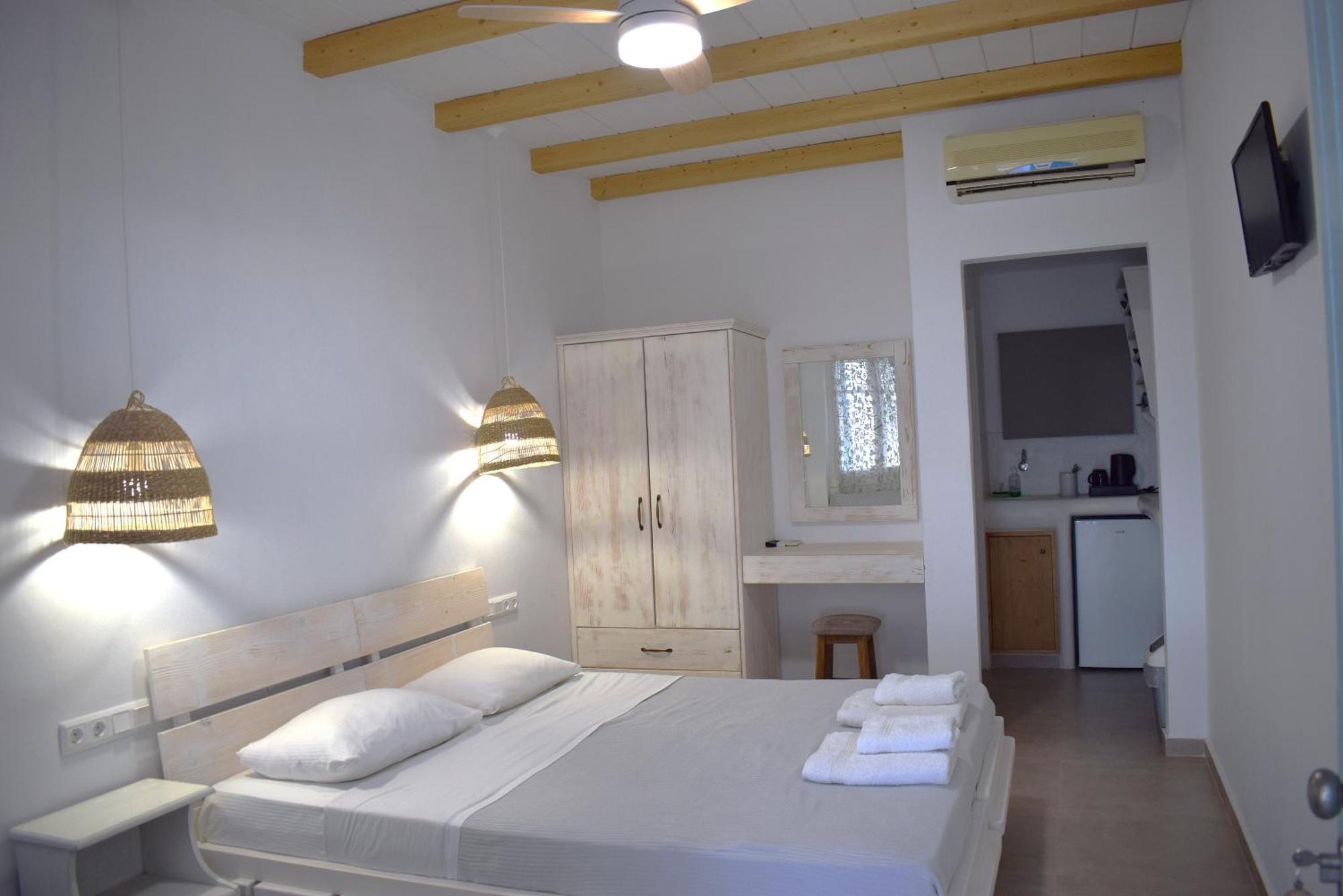 Κalamitsi Rooms & Apartments Kímolos Eksteriør billede