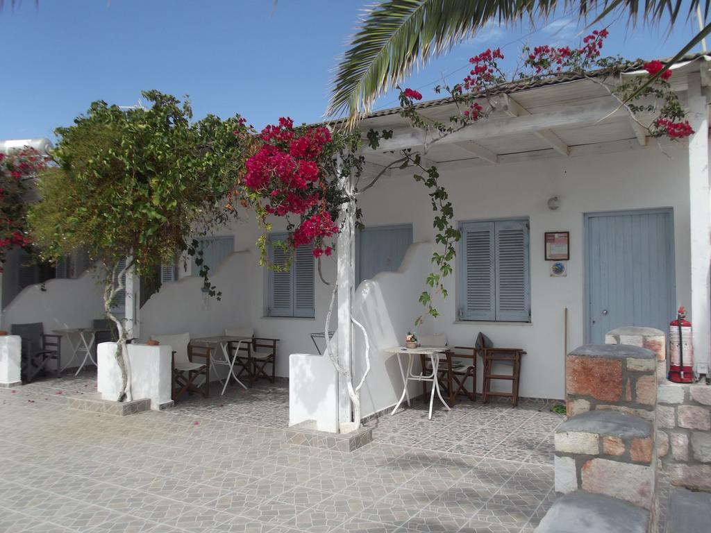 Κalamitsi Rooms & Apartments Kímolos Eksteriør billede