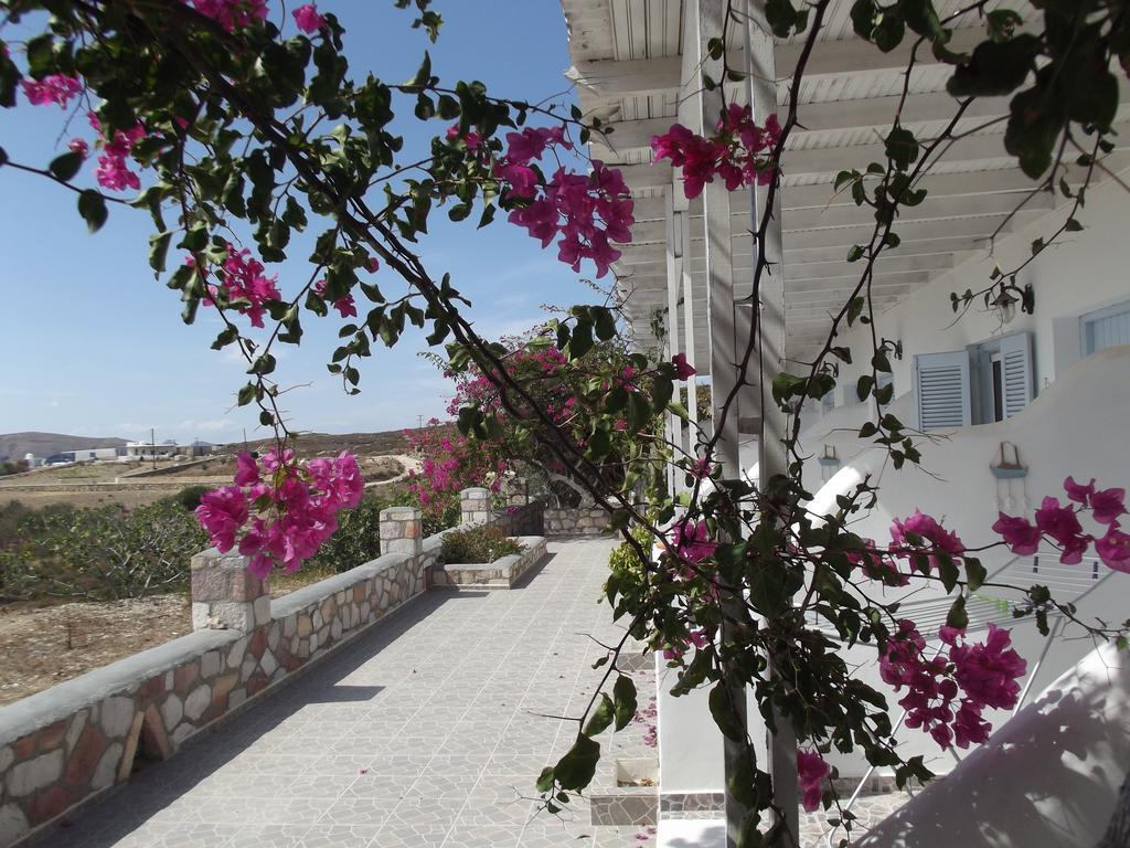 Κalamitsi Rooms & Apartments Kímolos Eksteriør billede